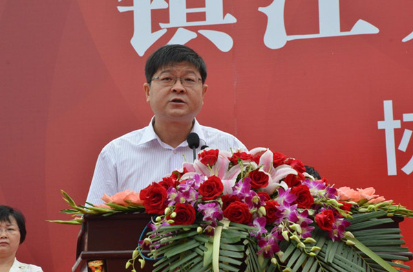 镇江城投集团总经理庞迅发言