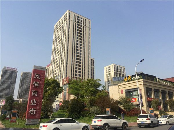 据悉,天盛广场项目本身还配备有恒温游泳池,桑拿房,健身房,ktv,高端